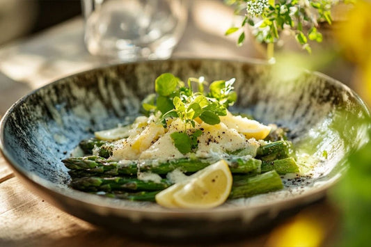 Asperges carbonisées Spears avec zeste de citron et parmesan