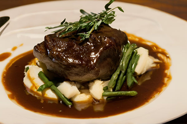 Herbe et vin braisés à cuire lentement