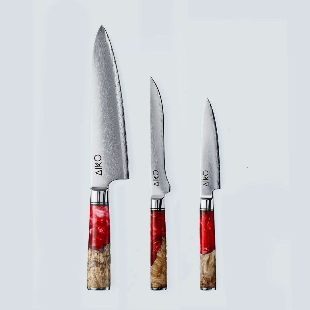 Aiko Red (あいこ, アイコ) Damas Steel Couteau avec poignée de résine rouge colorée